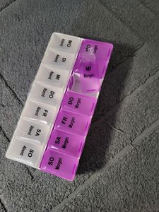 WELLGRO WELLGRO Tablettenbox 7 Tage 2 Fächer – Pillenbox & Medikamentenbox große Fächer, große Pillendose als Tabletten Organizer für Zuhause & Reise Kunden-Foto 1