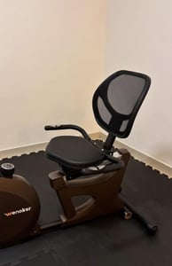Wenoker Liege-Heimtrainer – 16 Magnet-Widerstandsstufen, Pulsmessung, LCD, verstellbare Rückenlehne, leiser Betrieb der ideale Heimtrainer für Zuhause Kunden-Foto 3
