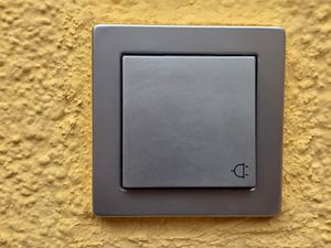 Komplett-Set GIRA, Steckdose mit Klappdeckel (Klappsteckdose), wassergeschützt IP44 -Edelstahl- rostfrei (Unterputz Dose inkl. IP44 Dichtung inkl. Rahmen) Kunden-Foto 1