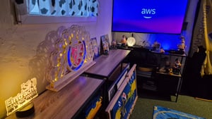 sweeek - Regal aus schwarzem Metall und in Holzoptik - Holzfarben Kunden-Foto 1