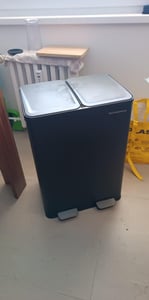 Mülleimer Küche, 2 x 30 Liter, 2 Fächer, Abfalleimer, Tretmülleimer, Softclose-Deckel, Stahl, mattweiß Kunden-Foto 1
