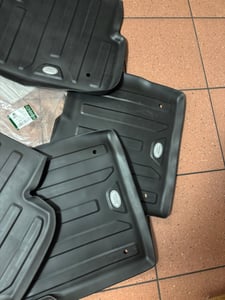 Komplet dywaników podłogowych do Land Rover Discovery Sport, 4 sztuki, gumowe, czarne, numer części: VPLCS0281 Zdjęcie produktu od klienta nr 4