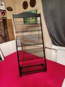 SucceBuy Rolovateľný stojan na brožúry so 6 priehradkami, kovový stojan na literatúru na veľtrhy, do kancelárií a na výstavy Fotografia od zákazníka č. 1