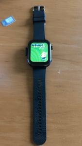 4G Kinder Smartwatch mit GPS, Telefon & Videoanruf, SOS, Kamera, Nachrichten, Schrittzähler und Schulmodus – Armbanduhr für Jungen und Mädchen (Rosa) Kunden-Foto 1