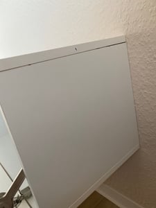 Nízká televizní skříňka – závěsná i stojací, nástěnná skříňka do obývacího pokoje, skříňka pod televizi, skříň 160 cm, nábytek pro úložné prostory v lesklém provedení a ze dřeva Fotografie od zákazníka č. 3