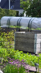 Outsunny Gewächshaus mit PE-Gitterfolie Aufrollbar Seitenwände, Tomatenhaus Kunden-Foto 1