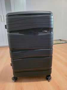SKYCASES Travel One - 4 teiliges Hartschalenkoffer-Set Polypropylen mit Beutel - 360 Grad Rollen und Zahlenschloss - 32 L | 60 L | 98 L - Champagner Kunden-Foto 1