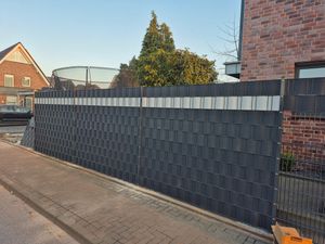 Fepro® Hart-PVC Sichtschutzstreifen Anthrazit RAL7016 40x 2,525m Doppelstabmatten Zaunfolie Windschutz blickdicht Sichtschutz Zaunverkleidung Blickschutz Kunden-Foto 1