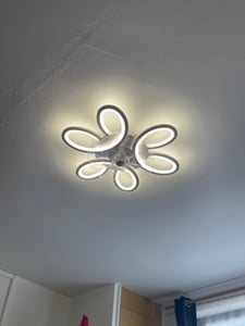 Modernes LED Ventilator Deckenlampe Weiß, Leiser, Sommer-/Winterbetrieb, APP & Fernbedienung, 6 Geschwindigkeiten, Dimmbar, Kinderzimmer geeignet. Kunden-Foto 2