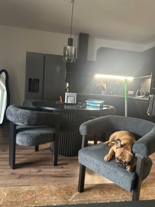 Tribesigns Esstisch Rund, 120 cm Esstisch Schwarz, für 4-6 Personen, Esszimmertisch Mit Stabilem Metallgestell, Moderne Esszimmermöbel Kunden-Foto 10