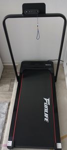 FunLife F1 Walking Pad klappbar – 3-in-1 Untertisch Laufband mit Haltegriff, 1–8 km/h, kompakt & leise für Zuhause, Büro & Homeoffice Kunden-Foto 14