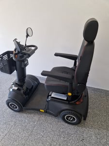 Veleco Jumpy v bílé barvě - 450W - 10km/h - seniorský skútr - chodítko - skútr - elektrický skútr Fotografie od zákazníka č. 1