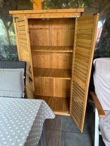 M MCombo Gartenschrank Gartenhaus Holz Wetterfest, Outdoor Wasserdicht, Gartenhütte mit 3 Herausnehmbaren Ablagen, 0130D Kunden-Foto 2