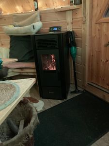 Luft- Pelletofen Anita 11,6 kW Sannover Schwarz Kunden-Foto 6