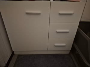 Drewniana szafka umywalkowa | Szafka łazienkowa | Wymiary: H. 56 x W. 63 x D. 30 cm | 1 drzwi obrotowe | 3 szuflady | nowoczesne meble łazienkowe – Zalo XL Zdjęcie produktu od klienta nr 1
