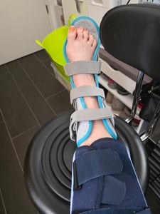 FIT4MED | Sprunggelenk- und Fußorthese, Stabilisator vom Typ Walker, orthopädischer Schuh, rechts, Größe M Kunden-Foto 1