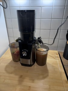 COSTWAY, extractor de jugos de 160W, exprimidor lento con tolva de 110 cm, función de inversión, fácil de instalar, exprimidor en frío, fácil de limpiar Foto del cliente 1