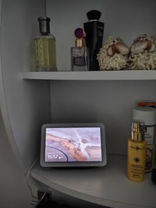 Google Nest Hub 2 Carbon 17,80cm (7") Display Android (GA01892) Kunden-Foto 1