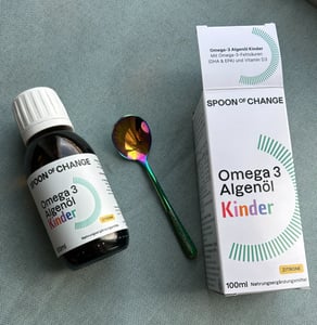 Omega-3 Algenöl Kinder ab 3 - DHA & EPA + Vitamin D3 - ohne Fischgeschmack - 100 Portionen -mit Regenbogenlöffel - 305 mg Omega 3 pro Tag Kunden-Foto 1