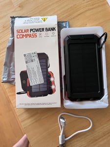 Solar Powerbank, 30.000 mAh Solar-Ladegerät, Tragbares Ladegerät, Externer Akku, mit USB C und Micro USB Eingang, Taschenlampe Kunden-Foto 2
