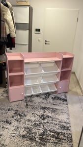 COSTWAY 4-stöckiges Kinderregal aus Holz, Spielzeugschrank mit 8 Boxen, 2 Schänken&Regalen, Bücherregal Kinder, Spielzeug-Organizer Spielzimmer Rosa Kunden-Foto 2