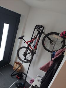 Wiltec Universal Fahrradständer für 2 Fahrräder 66,5 x 55,8 x 219 cm, Fahrradhalter freistehend, höhenverstellbarer Fahrrad Abstellständer Kunden-Foto 2