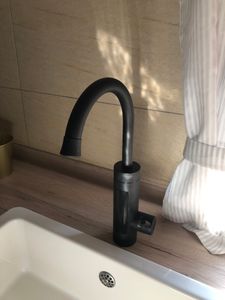 Wasserhahn Küche Wandmontage Schwarz,180° drehbar Silikon in Lebensmittelqualität Wand Küchenarmatur 342 mm, Wandarmatur Flexibel Ausziehbarer, Spültischarmatur für Küche Messing Kunden-Foto 5