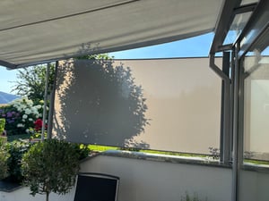 SONGMICS Seitenmarkise mit Stahl-Kasten, rostbeständig, ausziehbar, 140 x 300 cm, Sichtschutz, Sonnenschutz Kunden-Foto 1