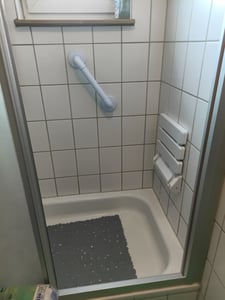 Duschklappsitz Duschsitz Wandmontage  Klappsitz Dusch Duschhilfe Duschklappstuhl  Dusch Hocker Bad & Dusch  Max. 130kg Kunden-Foto 2