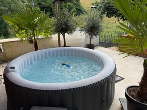 AREBOS Whirlpool aufblasbar | Ø208cm | 6 Personen | 130 Düsen | 1000L | Abdeckung Kunden-Foto 1