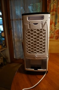 Lifetime Air Mini Air Cooler - Klimaanlage Mobil ohne Abluftschlauch Ventilator mit Wasserkühlung - Luftbefeuchter Lüfter 3 Stufen mit 2 Kühlelementen - 16 x 16 x 16,5 cm Kunden-Foto 5