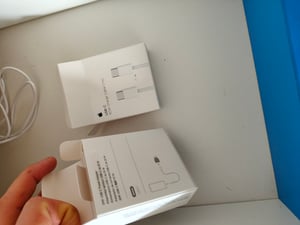 Apple 20W USB-C Power Adapter (Netzteil) + Apple 2m 240W USB-C to C Cable Ladekabel iPhone 17 16 15 Pro Max Air iPad Macbook Kunden-Foto 1