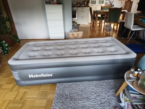 Heimfleiss Luftmatratze selbstaufblasend 150x200 cm Grau-Anthrazit – Camping & Gästebett Kunden-Foto 2