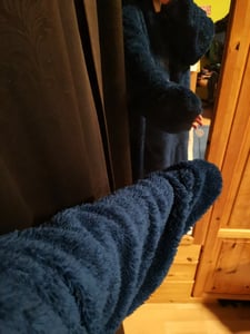Unisex Übergroßer Kapuzenpullover mit Kuscheldecke, Marineblau Kunden-Foto 2
