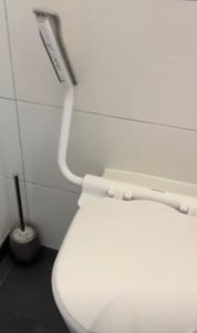 Etac Supporter - Toilettensitzauflage mit Deckel und Armlehnen bis 150 kg Kunden-Foto 2
