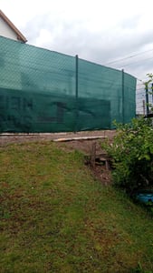 Plotová zástěna Relaxdays, zástěna na plot a balkónové zábradlí, HDPE tkanina, UV stabilizovaná, odolná proti povětrnostním vlivům, 1,5 x 6 m, zelená Fotografie od zákazníka č. 2