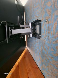 Maclean TV MC-412 Wandhalterung 32"-70" VESA 400x400 45kg neigbar Universal verstellbare Wasserwaage Montagezubehör Kunden-Foto 6