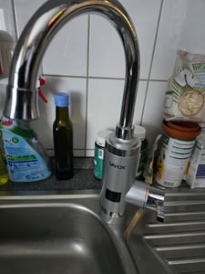 Vayox Küchenarmatur-Durchlauferhitzer Badezimmer-Wasserhahn-Warmwasserbereiter VA0203 | Anzeige | 3000W | Weiß Kunden-Foto 3
