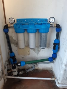 WESSPER TRIPLEMAX Filtre à eau à 3 niveaux pour toute la maison 3/4" – Adoucisseur, système de filtration des sédiments et à charbon actif avec 2 manomètres Photo du client 2