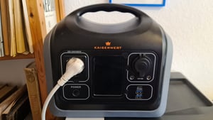 KAISERWERT Power Station 600W, tragbarer Stromgenerator mit LiFePO4 Batterien, 600W (595,20Wh), LED-Licht für Camping & Stromausfälle. Kunden-Foto 1