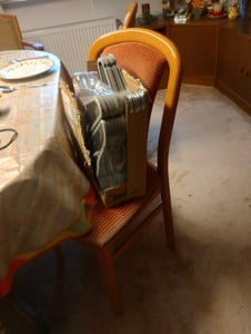 100 Stück Kleiderbügel Platzsparend mit Rutschfeste Samtbezug - Premium Bügel inkl. Krawattenhalter, 360° drehbar, Schwarz Kunden-Foto 1
