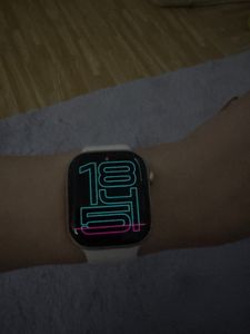 Apple Watch Series 10 , OLED, Touchscreen, 64 GB, WLAN, GPS, 29,3 g Kunden-Foto 3