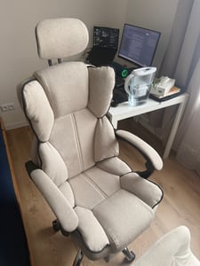 ML-Design Bürostuhl ergonomisch Beige, Gaming Stuhl mit hoher Rückenlehne, Drehstuhl mit Fußstütze, Kissen und Kopfstütze Kunden-Foto 2