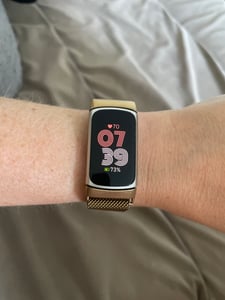 Bracelet connecté Google Fitbit Charge 6 Orange Corail Photo du client 1