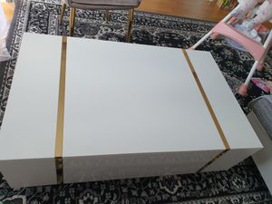 Konferenčný stolík ONYX na zlatých nohách vysoký lesk biely / biely vysoký lesk Fotografia od zákazníka č. 5