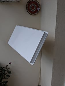 Sat Flachantenne Twin LNB HD Sat Anlage für 2 Teilnehmer kompakte Sat-Antenne mit Fensterhalterung und Zubehör SET – starke Empfangsleistung für alle Satelliten von netshop 25 Kunden-Foto 3