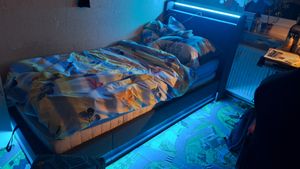 Flieks Polsterbett 140x200cm mit Ladefunktion (USB&Typ-c), Jugendbett Doppelbett Stauraumbett mit LED, Hydraulisches Boxspringbett, PU, Weiß Kunden-Foto 1