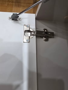 IDOHOME-Geriffeltes TV-Lowboard SELIA 200 cm mit goldener Zierleiste Push to Open Fernsehschrank elegante TV-Hängeboard TV-Hängeschrank Kaschmir Kunden-Foto 1