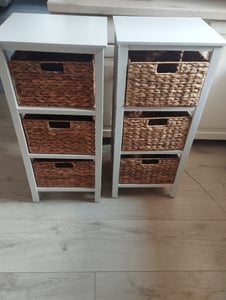 COSTWAY set di 2 comodini a 4 livelli con 3 cestini in seagrass, tavolino stretto X-design bianco Foto del cliente 1