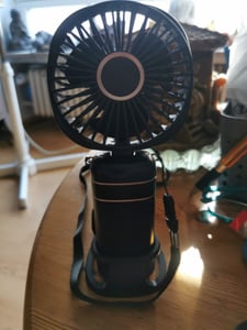 2er Handventilator,5 Geschwindigkeitsstufen,tragbarer USB-Handyhalter-Lüfter,faltbarer Mini-Ventilator mit 4000mAh Akku,LED-Display,Leise,Blau&Weiß Kunden-Foto 2